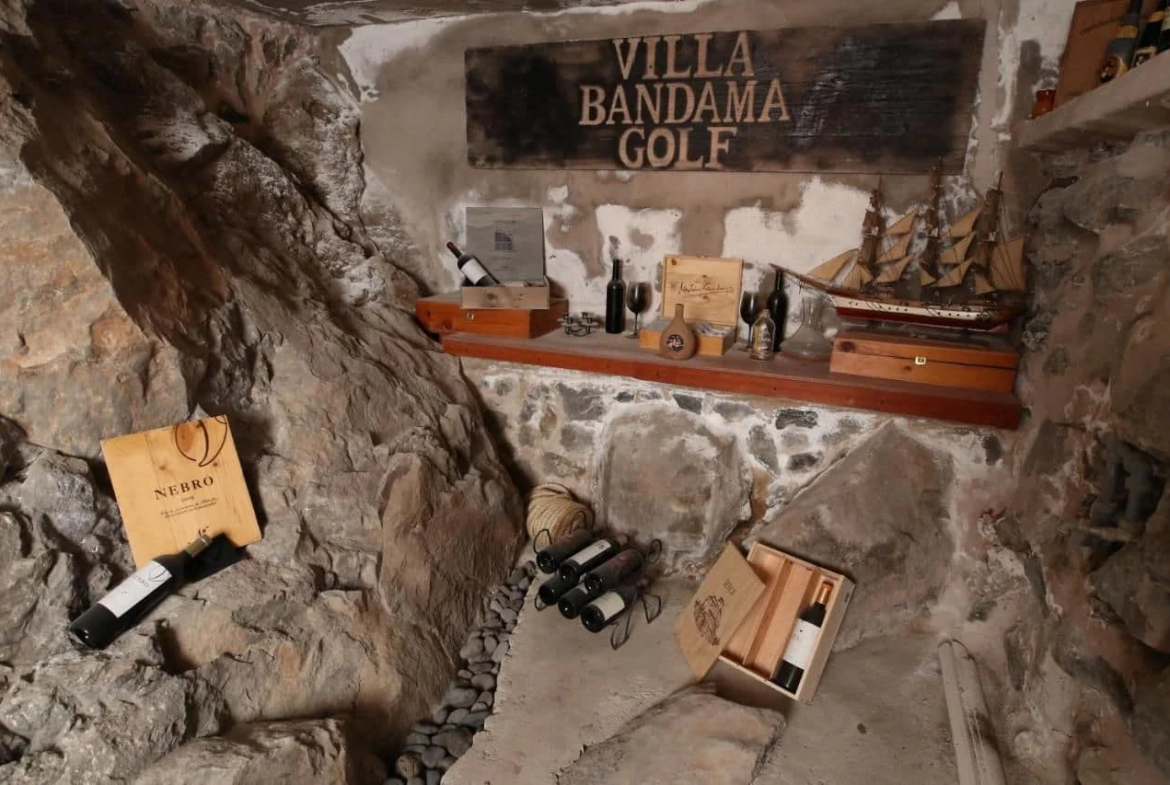 Kameralny hotel z basenem przy polu golfowym w Santa Brígida