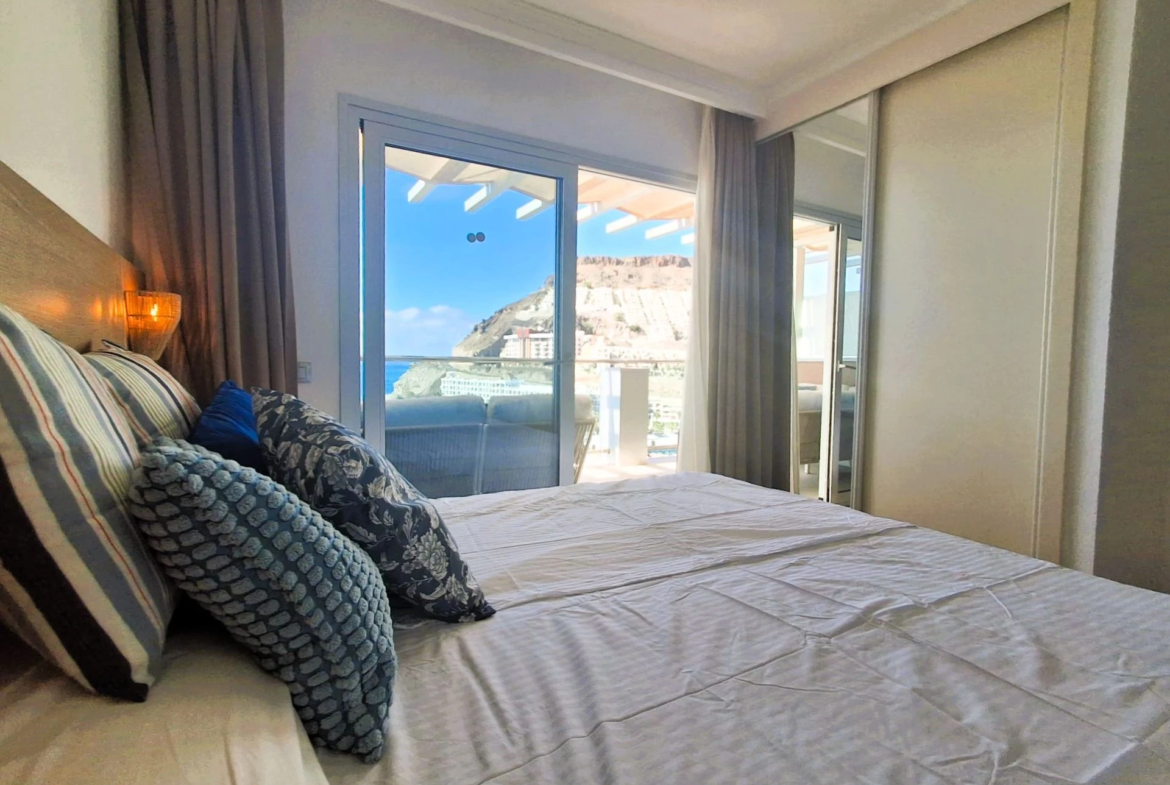 Luksusowy apartament z 2 sypialniami, widokiem na ocean i bezpośrednim dostępem do plaży w Playa del Cura