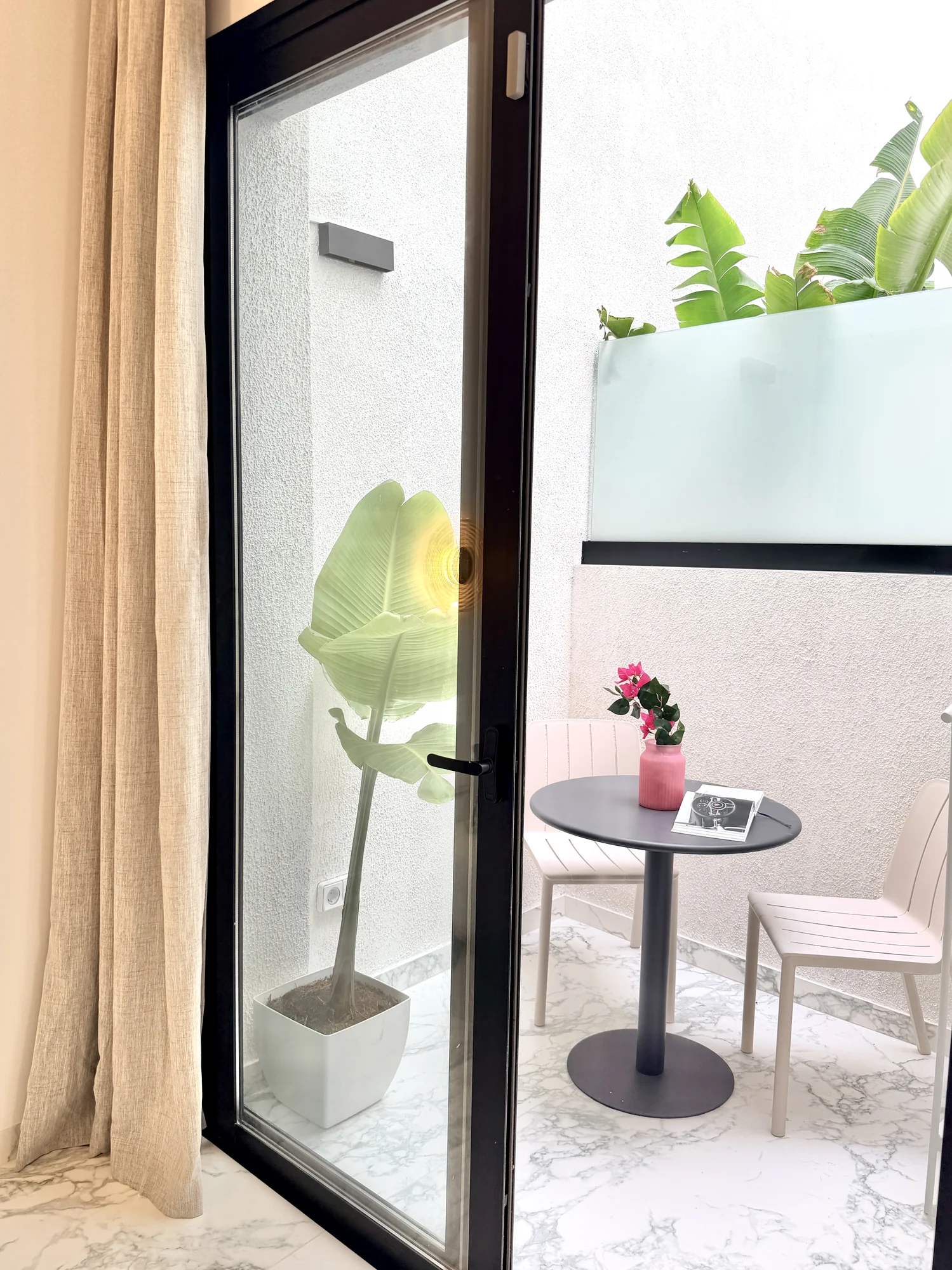 22 Przestronny apartament z dwiema sypialniami i tarasem w Vista Mar 9, Los Abrigos, Teneryfa