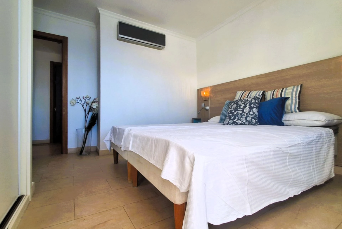 Luksusowy apartament z 2 sypialniami, widokiem na ocean i bezpośrednim dostępem do plaży w Playa del Cura