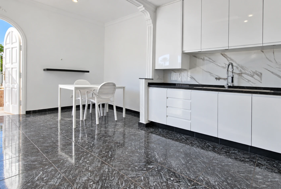 Ekskluzywny bungalow z 3 sypialniami, ogrodem i basenem blisko plaży i wydm w Playa del Inglés