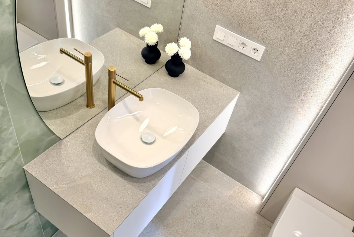 Kompaktowy apartament z dwiema sypialniami i balkonem w Vista Mar 9
