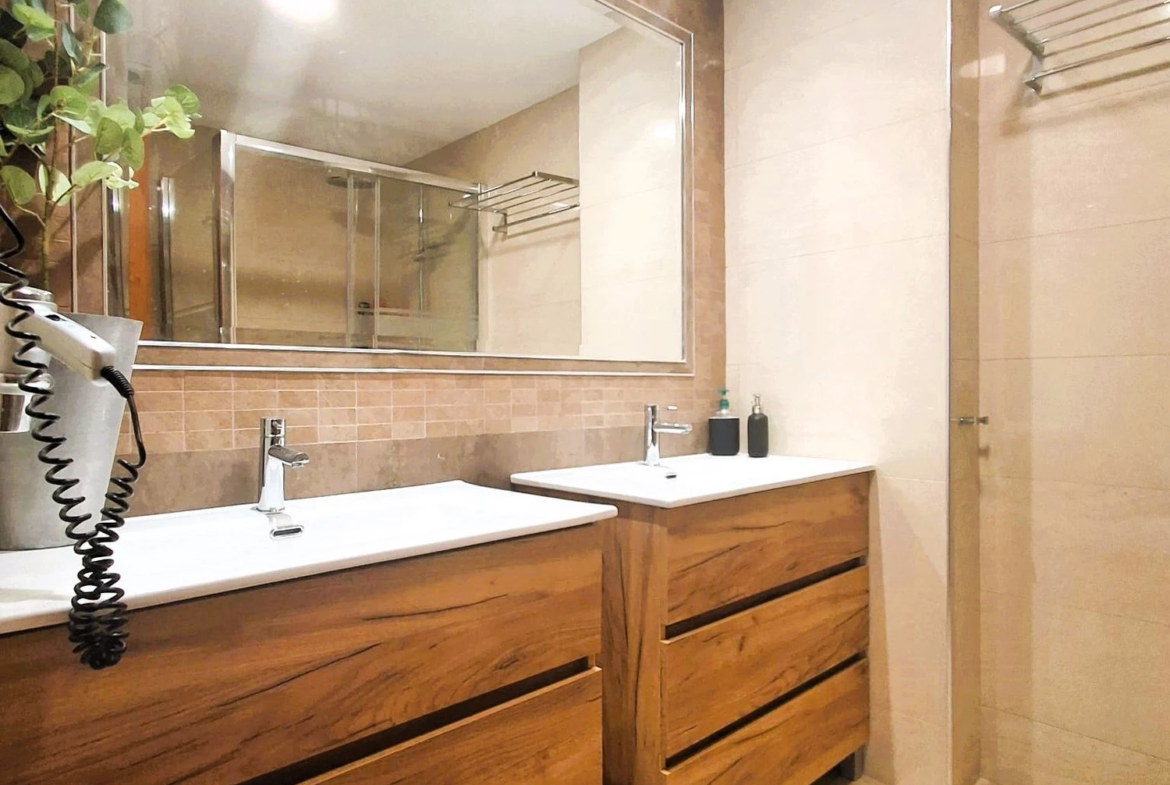 Luksusowy apartament z 2 sypialniami, widokiem na ocean i bezpośrednim dostępem do plaży w Playa del Cura
