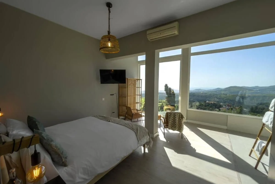 Kameralny hotel z basenem przy polu golfowym w Santa Brígida