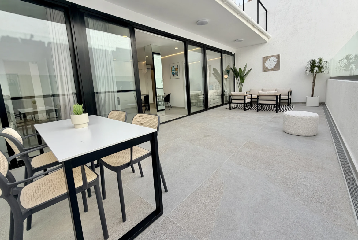 Apartament z dwiema sypialniami i dużym tarasem w Vista Mar 9