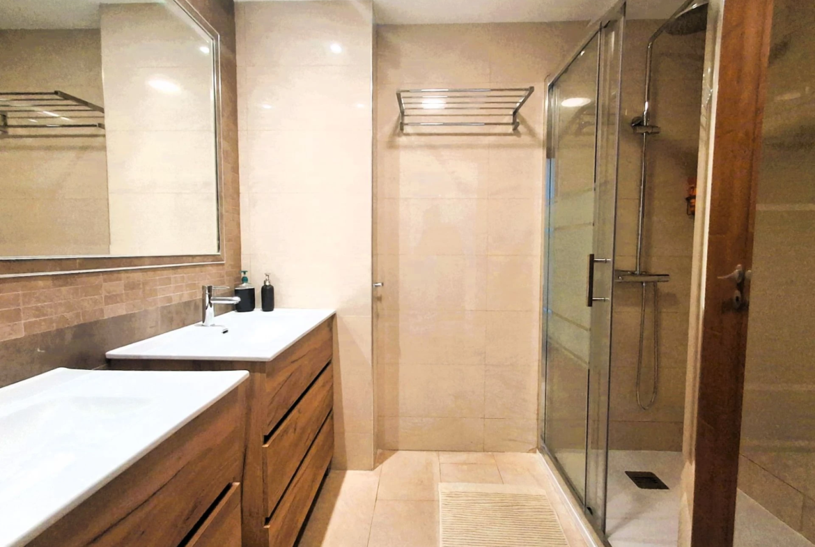 Luksusowy apartament z 2 sypialniami, widokiem na ocean i bezpośrednim dostępem do plaży w Playa del Cura
