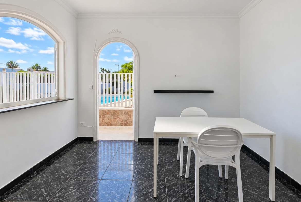 Ekskluzywny bungalow z 3 sypialniami, ogrodem i basenem blisko plaży i wydm w Playa del Inglés