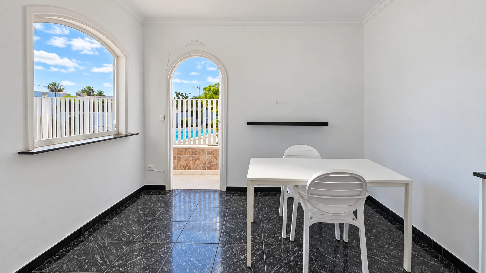 24 Ekskluzywny bungalow z 3 sypialniami, ogrodem i basenem blisko plaży i wydm w Playa del Inglés