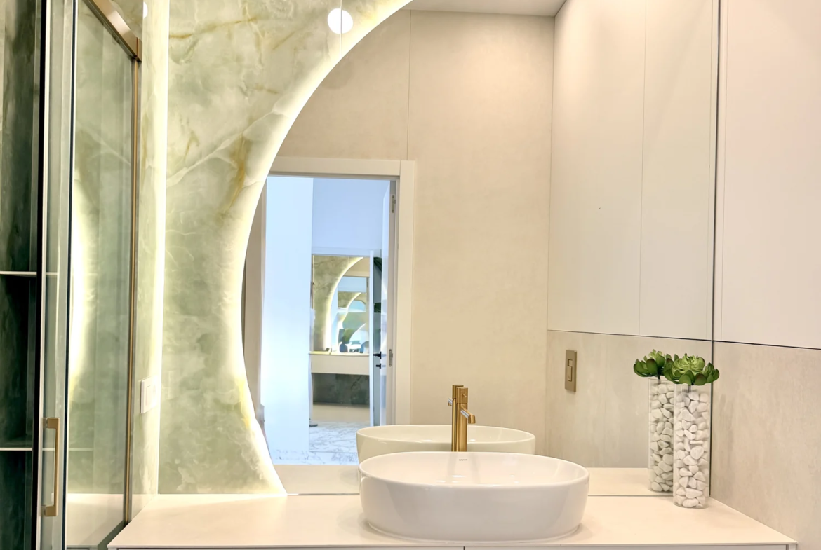 Przestronny apartament z dwiema sypialniami i tarasem w Vista Mar 9, Los Abrigos, Teneryfa