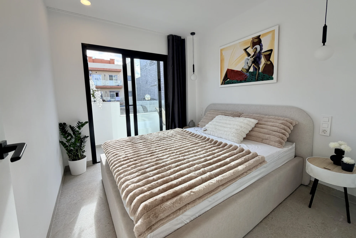Kompaktowy apartament z dwiema sypialniami i balkonem w Vista Mar 9
