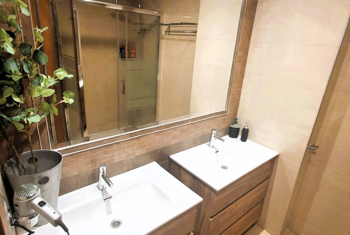 Luksusowy apartament z 2 sypialniami, widokiem na ocean i bezpośrednim dostępem do plaży w Playa del Cura