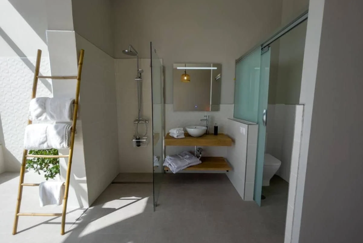 Kameralny hotel z basenem przy polu golfowym w Santa Brígida