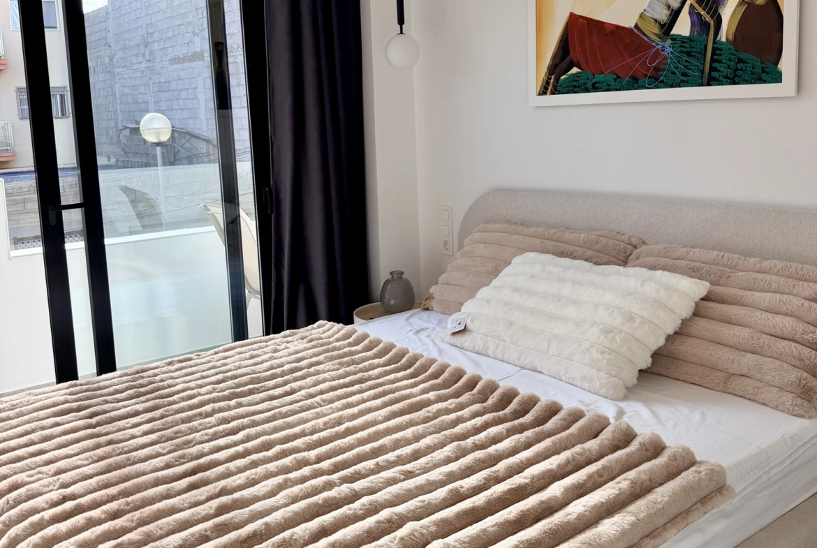 Kompaktowy apartament z dwiema sypialniami i balkonem w Vista Mar 9