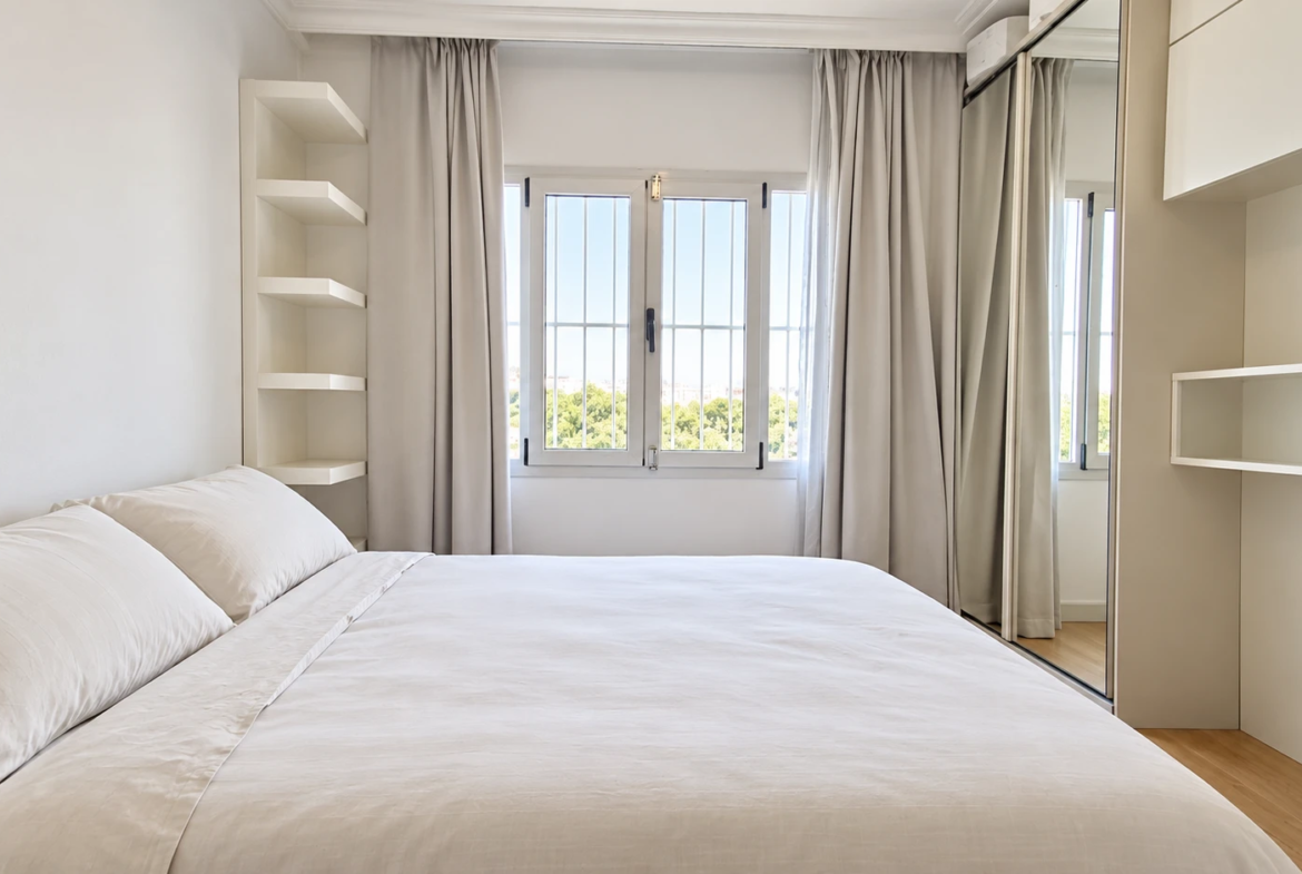 Apartament z 2 sypialniami, tarasem i widokiem na basen w Playa del Inglés