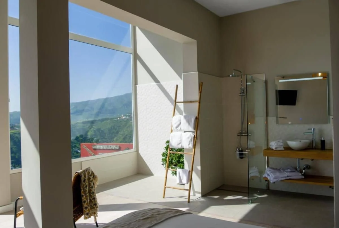 Kameralny hotel z basenem przy polu golfowym w Santa Brígida