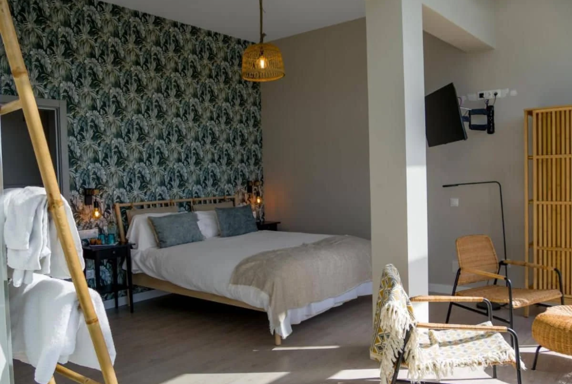 Kameralny hotel z basenem przy polu golfowym w Santa Brígida