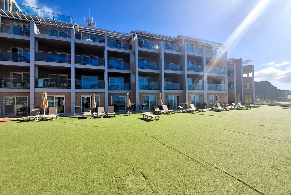 Luksusowy apartament z 2 sypialniami, widokiem na ocean i bezpośrednim dostępem do plaży w Playa del Cura