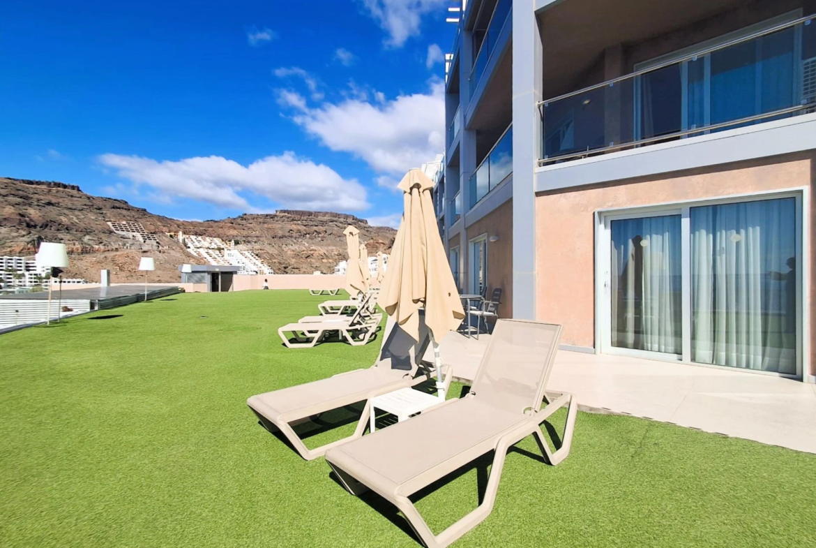 Luksusowy apartament z 2 sypialniami, widokiem na ocean i bezpośrednim dostępem do plaży w Playa del Cura
