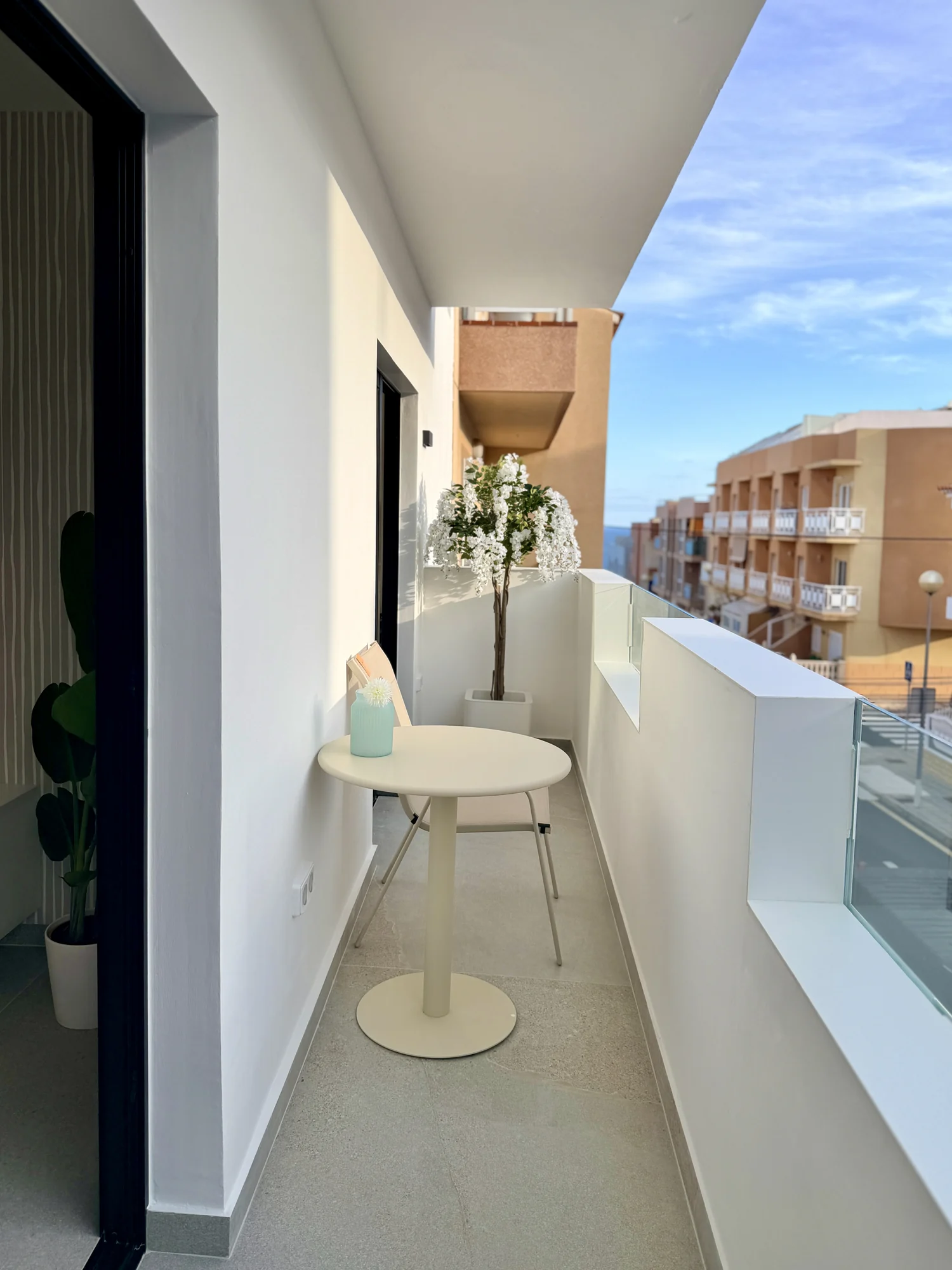 35 Kompaktowy apartament z dwiema sypialniami i balkonem w Vista Mar 9