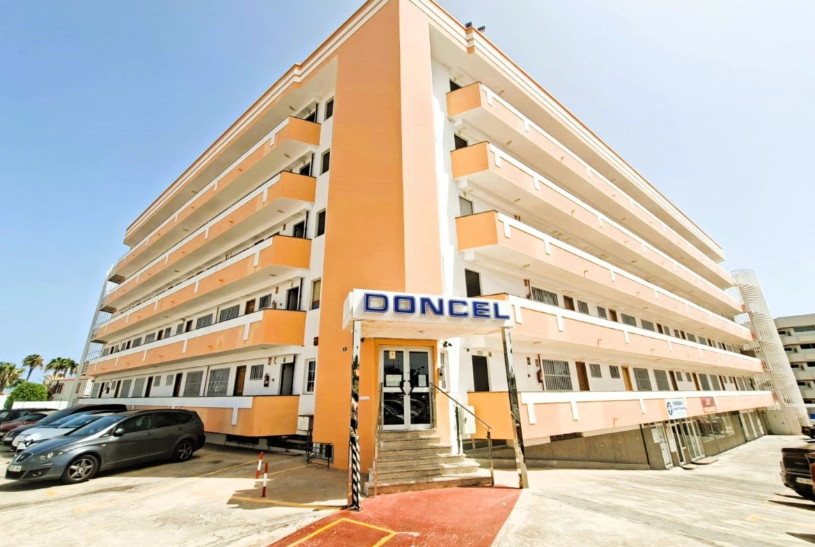 Apartament z 2 sypialniami, tarasem i widokiem na basen w Playa del Inglés