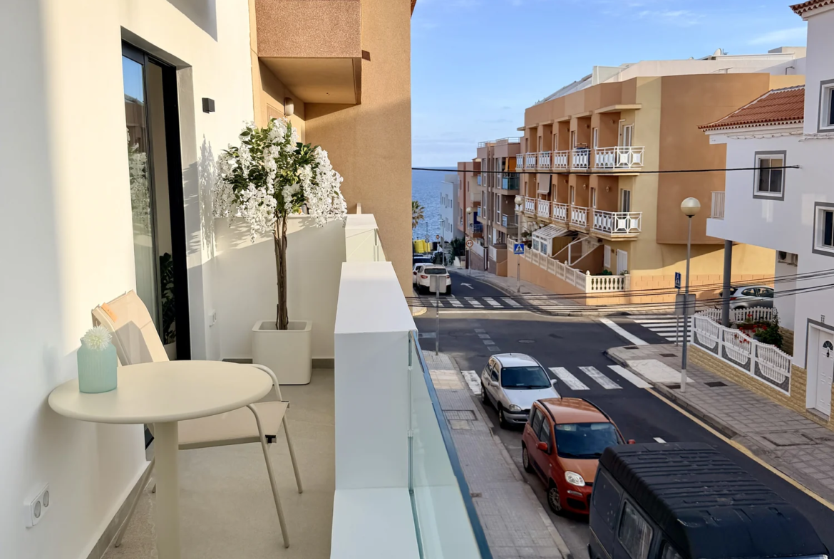 Kompaktowy apartament z dwiema sypialniami i balkonem w Vista Mar 9