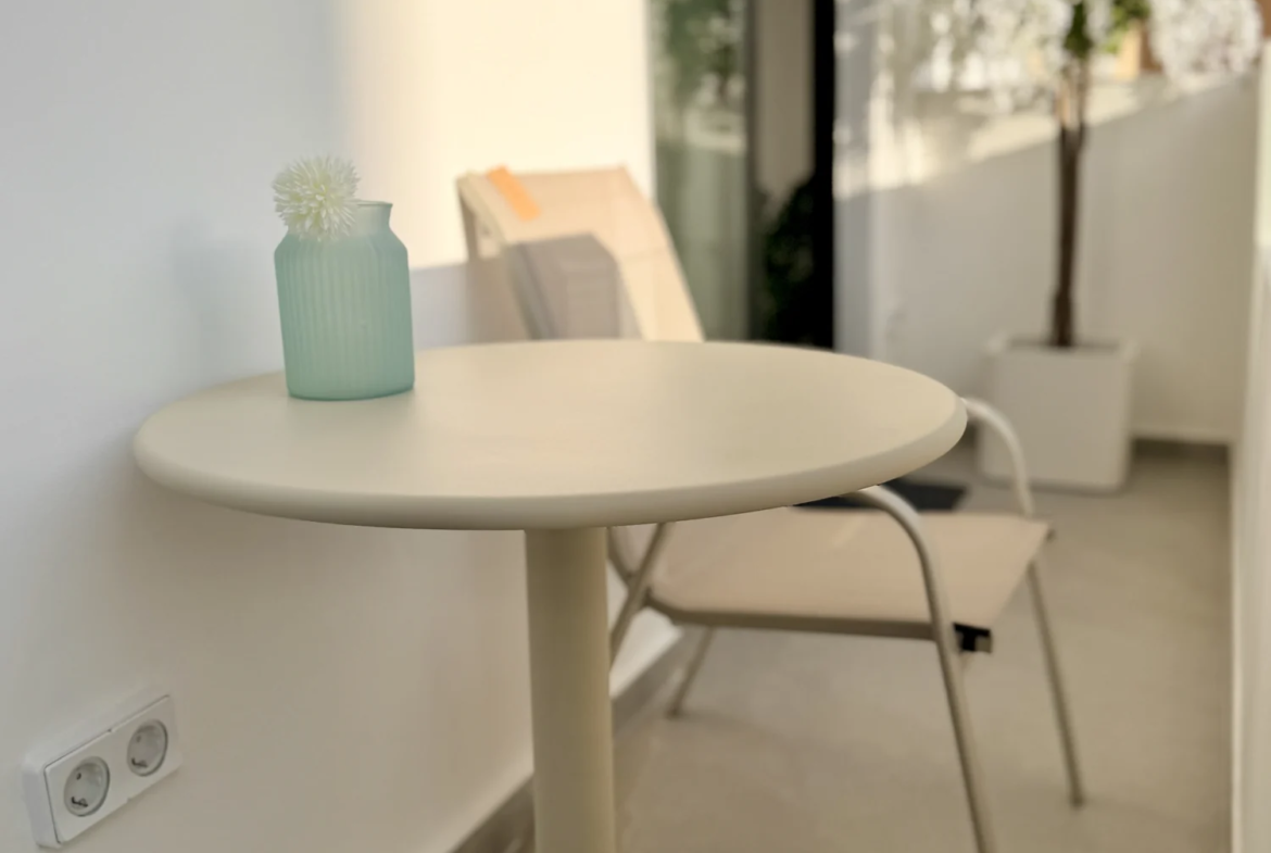Kompaktowy apartament z dwiema sypialniami i balkonem w Vista Mar 9
