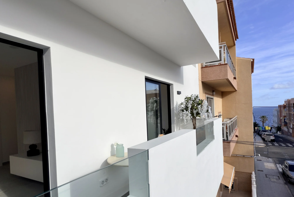 Kompaktowy apartament z dwiema sypialniami i balkonem w Vista Mar 9