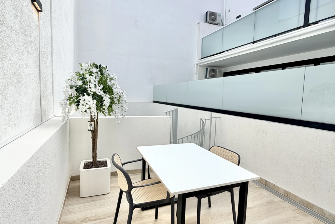 Przestronny apartament z dwiema sypialniami i tarasem w Vista Mar 9, Los Abrigos, Teneryfa