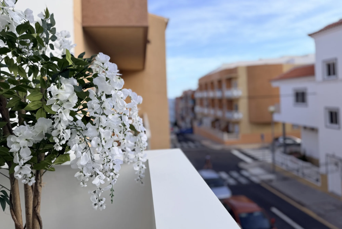 Kompaktowy apartament z dwiema sypialniami i balkonem w Vista Mar 9