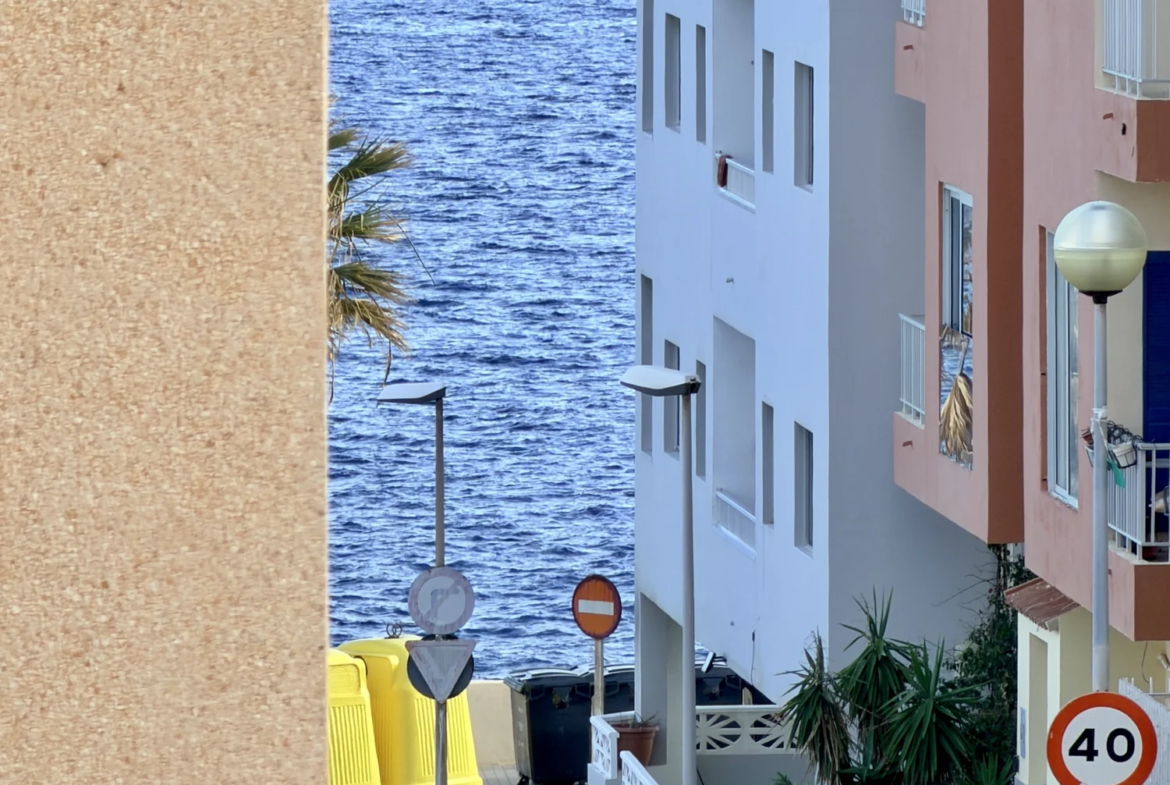 Kompaktowy apartament z dwiema sypialniami i balkonem w Vista Mar 9