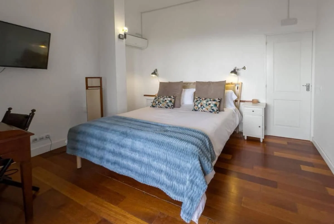 Kameralny hotel z basenem przy polu golfowym w Santa Brígida