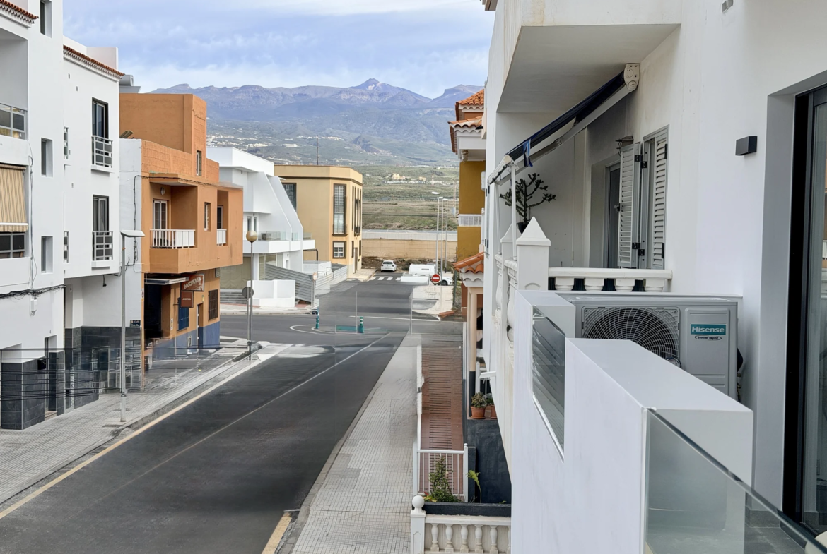 Kompaktowy apartament z dwiema sypialniami i balkonem w Vista Mar 9