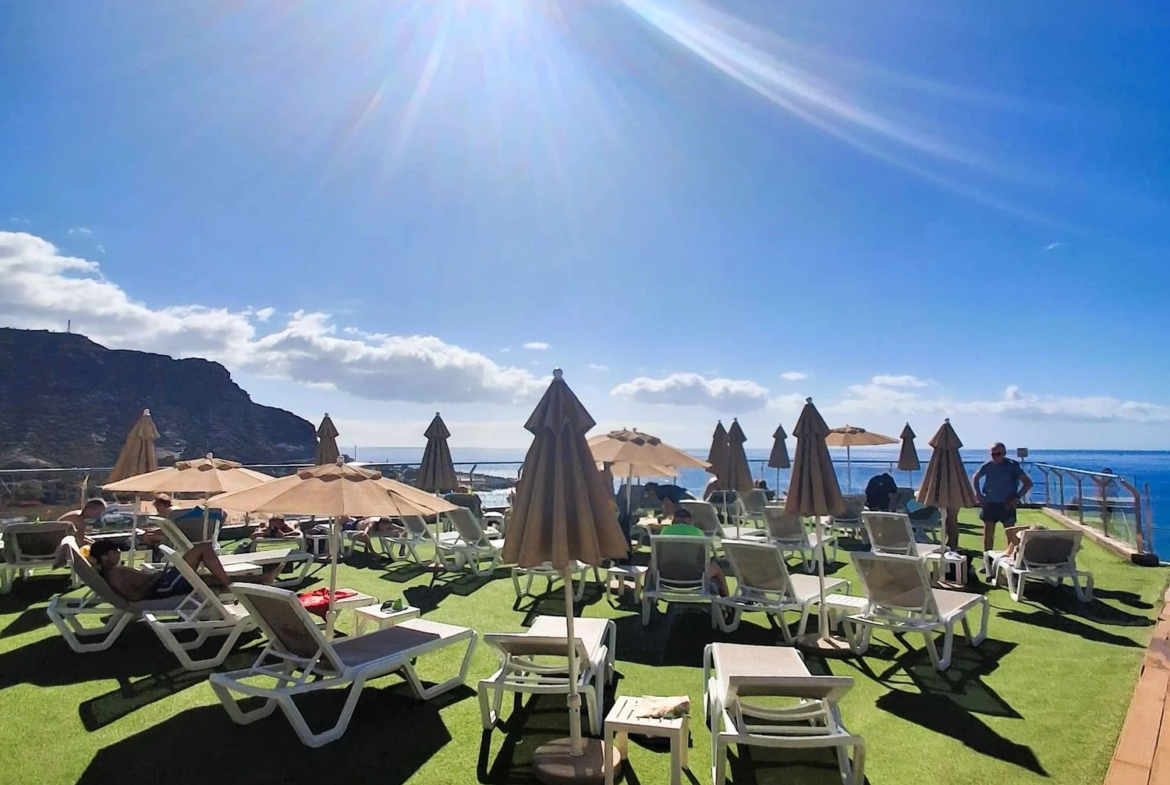 Luksusowy apartament z 2 sypialniami, widokiem na ocean i bezpośrednim dostępem do plaży w Playa del Cura