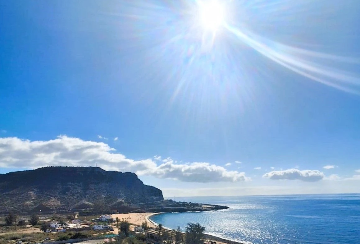 Luksusowy apartament z 2 sypialniami, widokiem na ocean i bezpośrednim dostępem do plaży w Playa del Cura