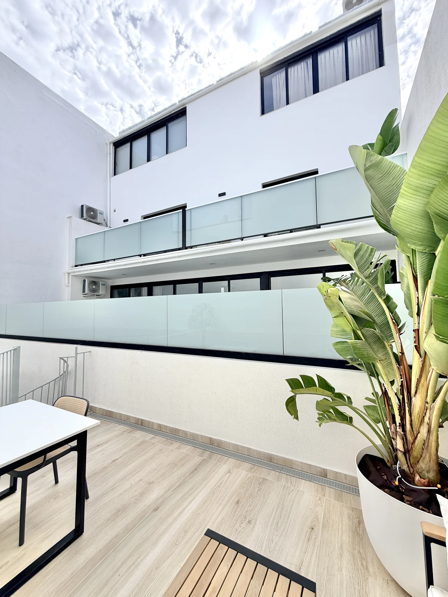 45 Kompaktowy apartament z dwiema sypialniami i balkonem w Vista Mar 9
