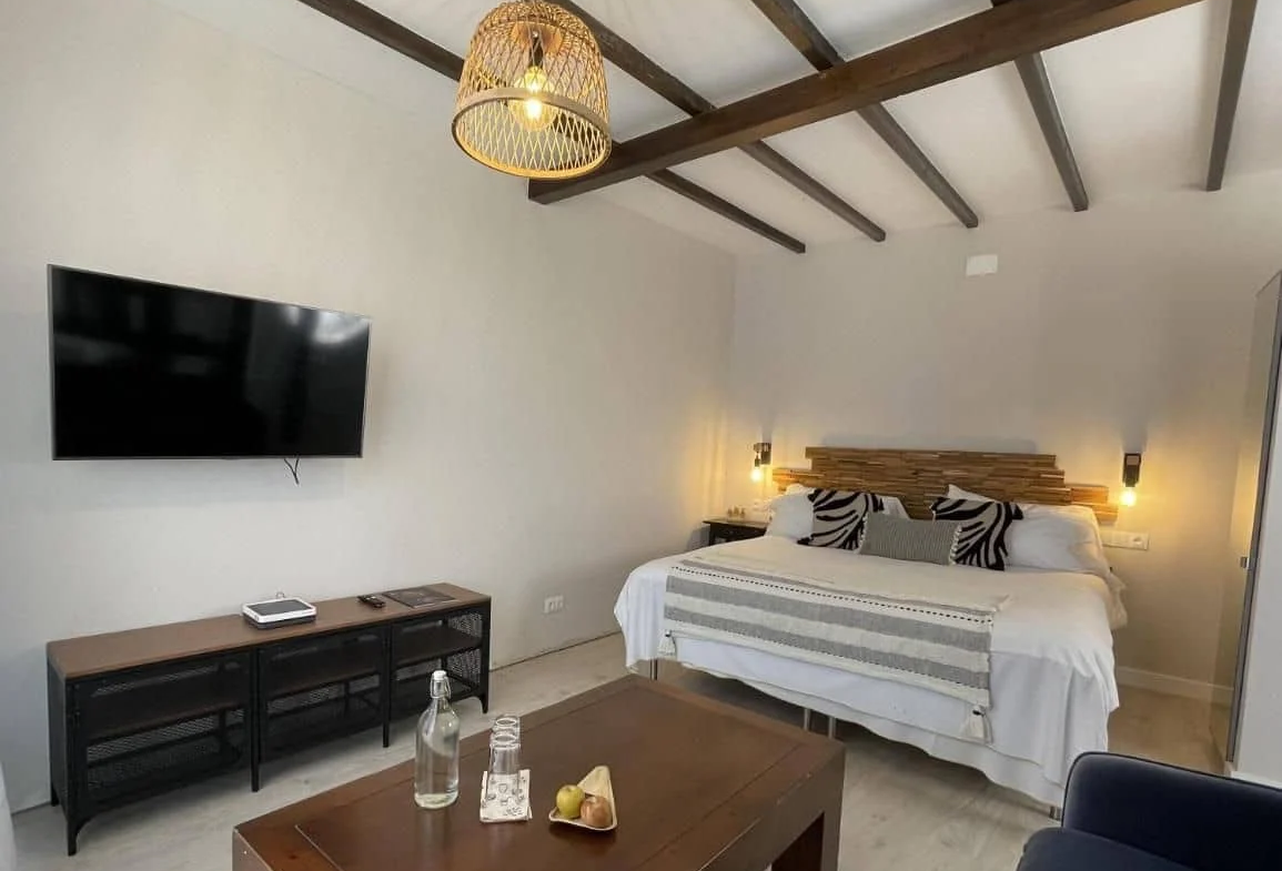 Kameralny hotel z basenem przy polu golfowym w Santa Brígida