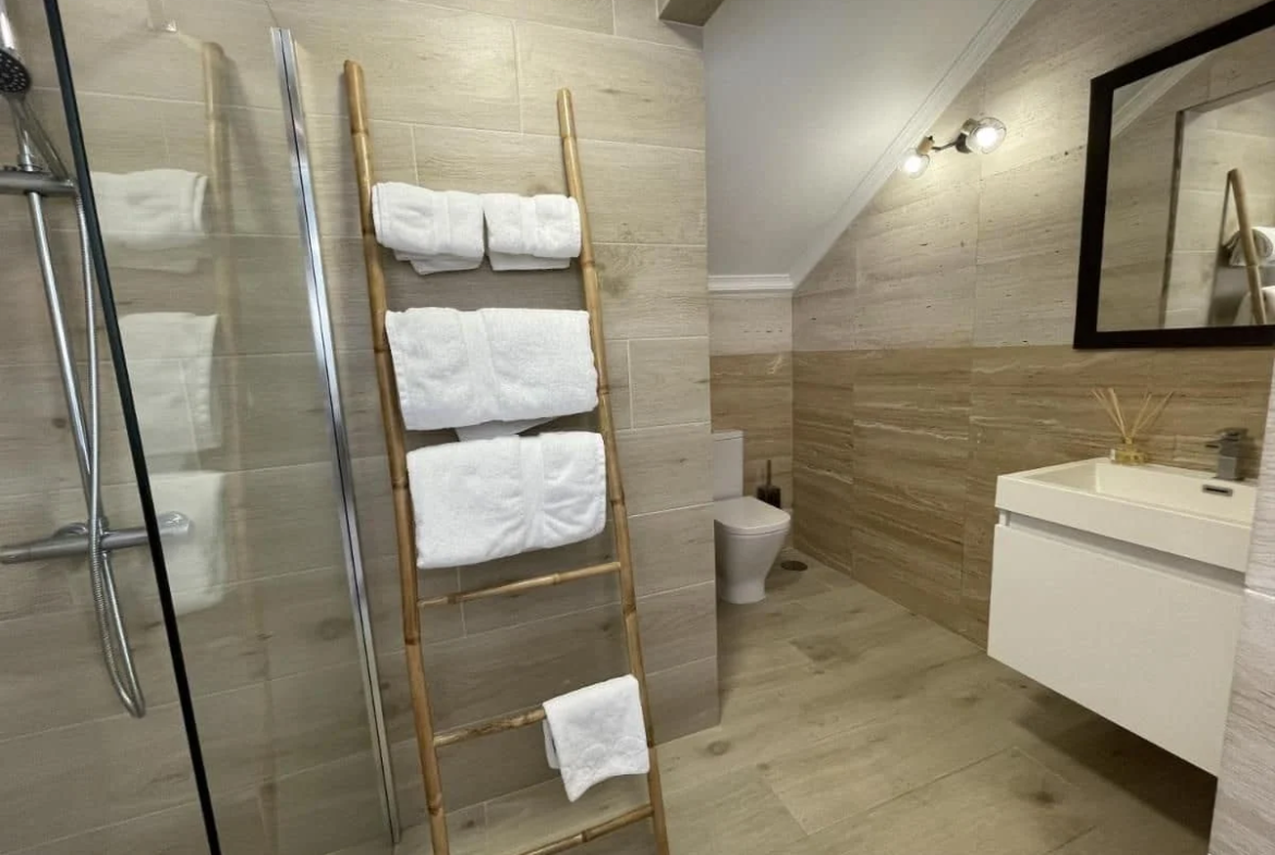 Kameralny hotel z basenem przy polu golfowym w Santa Brígida