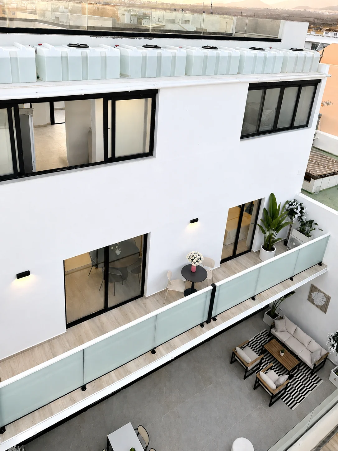 56 Elegancki apartament z patio w Vista Mar 9 w Los Abrigos