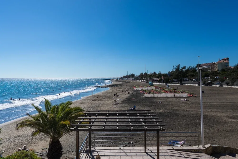 Dom w pierwszej linii brzegowej z niezależnym apartamentem w San Agustín