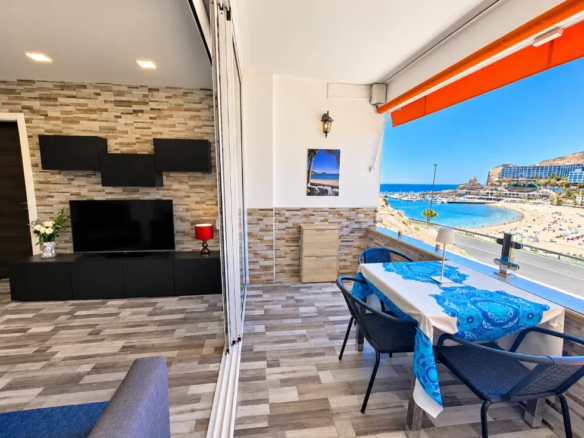 Odnowiony apartament z tarasem i basenem w Puerto Rico