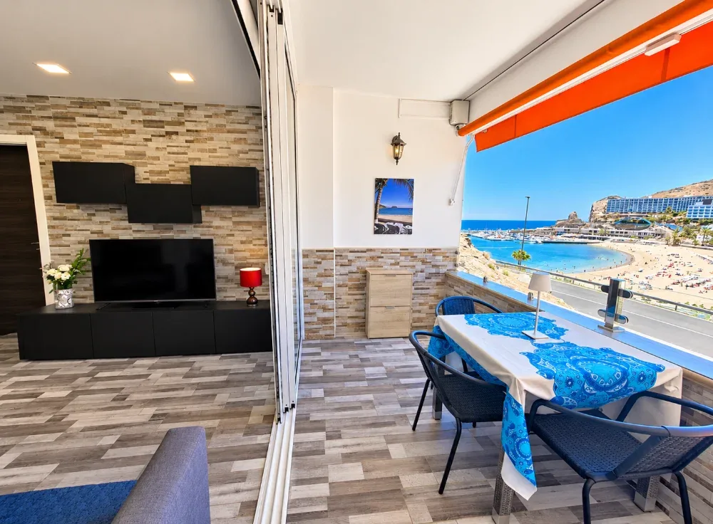 Odnowiony apartament z tarasem i basenem w Puerto Rico