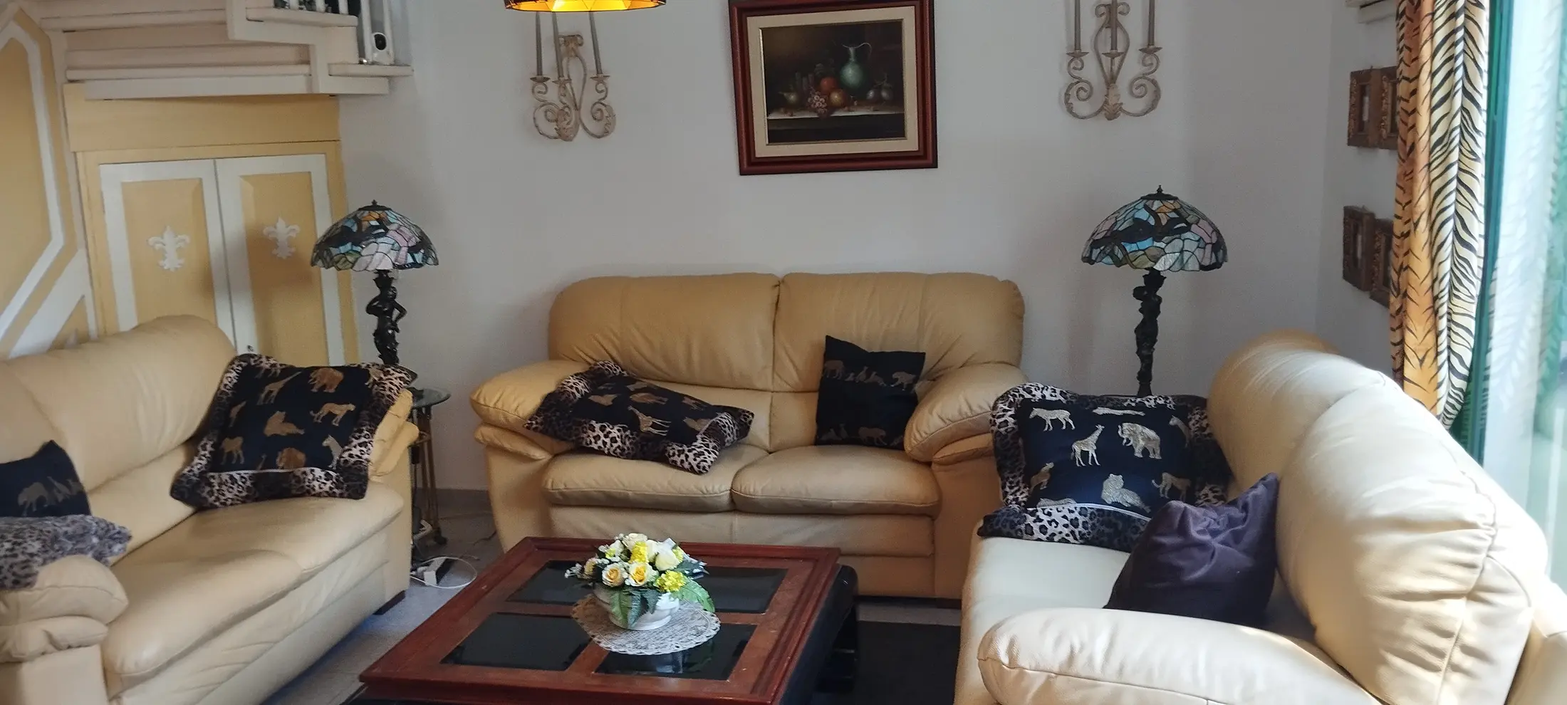 01 Umeblowany dom narożny z ogrodem i tarasem w San Fernando
