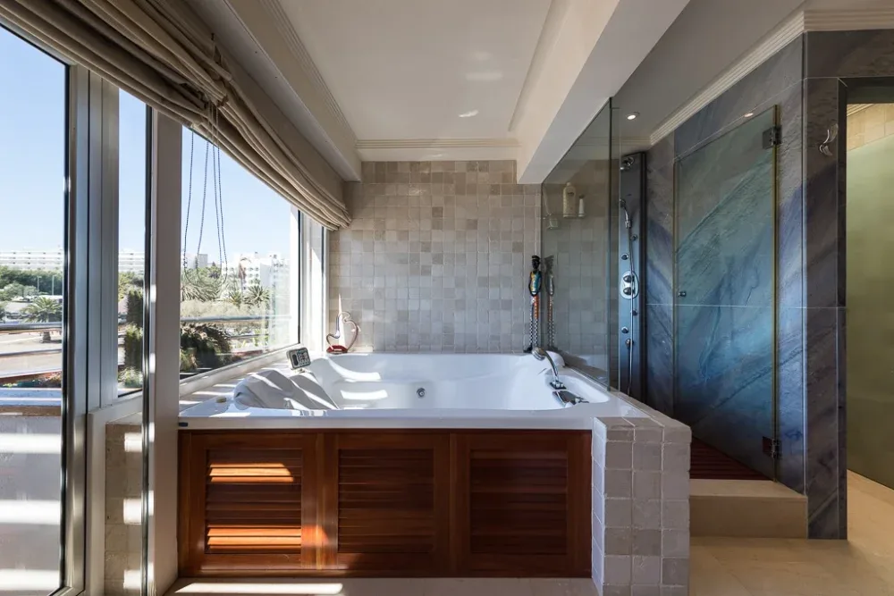 Dom w pierwszej linii brzegowej z niezależnym apartamentem w San Agustín