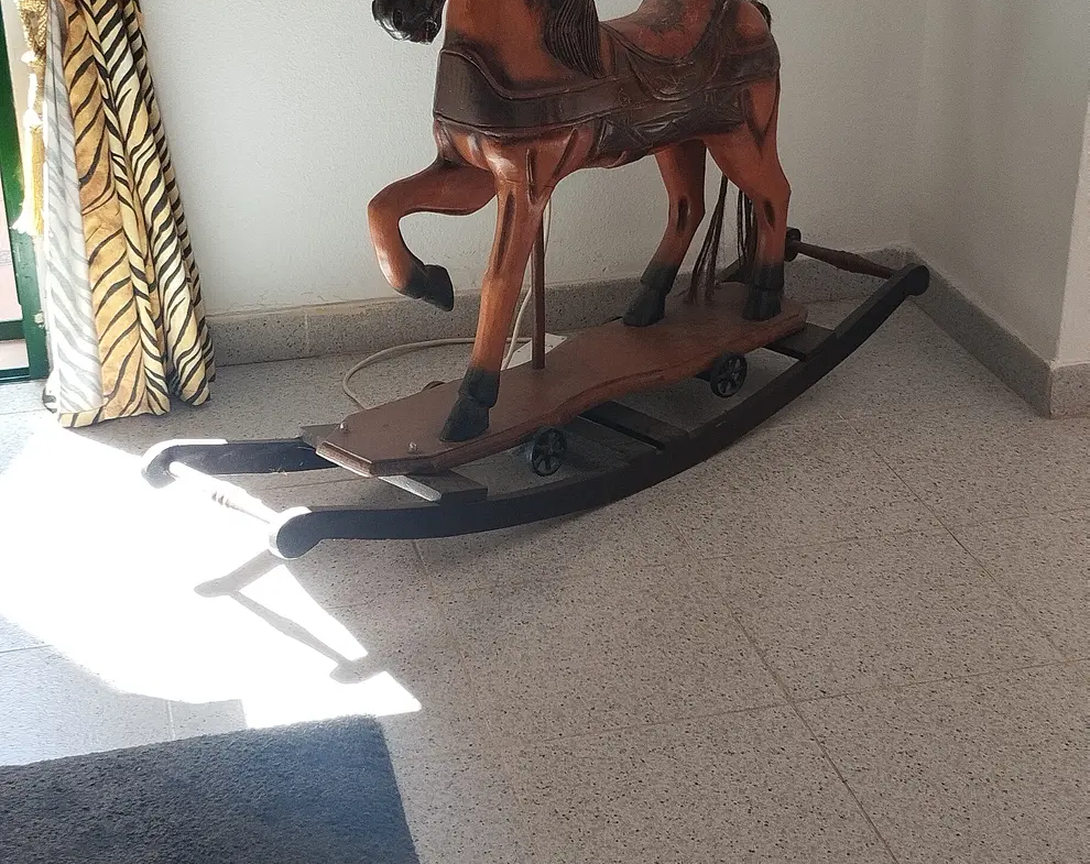 Umeblowany dom narożny z ogrodem i tarasem w San Fernando