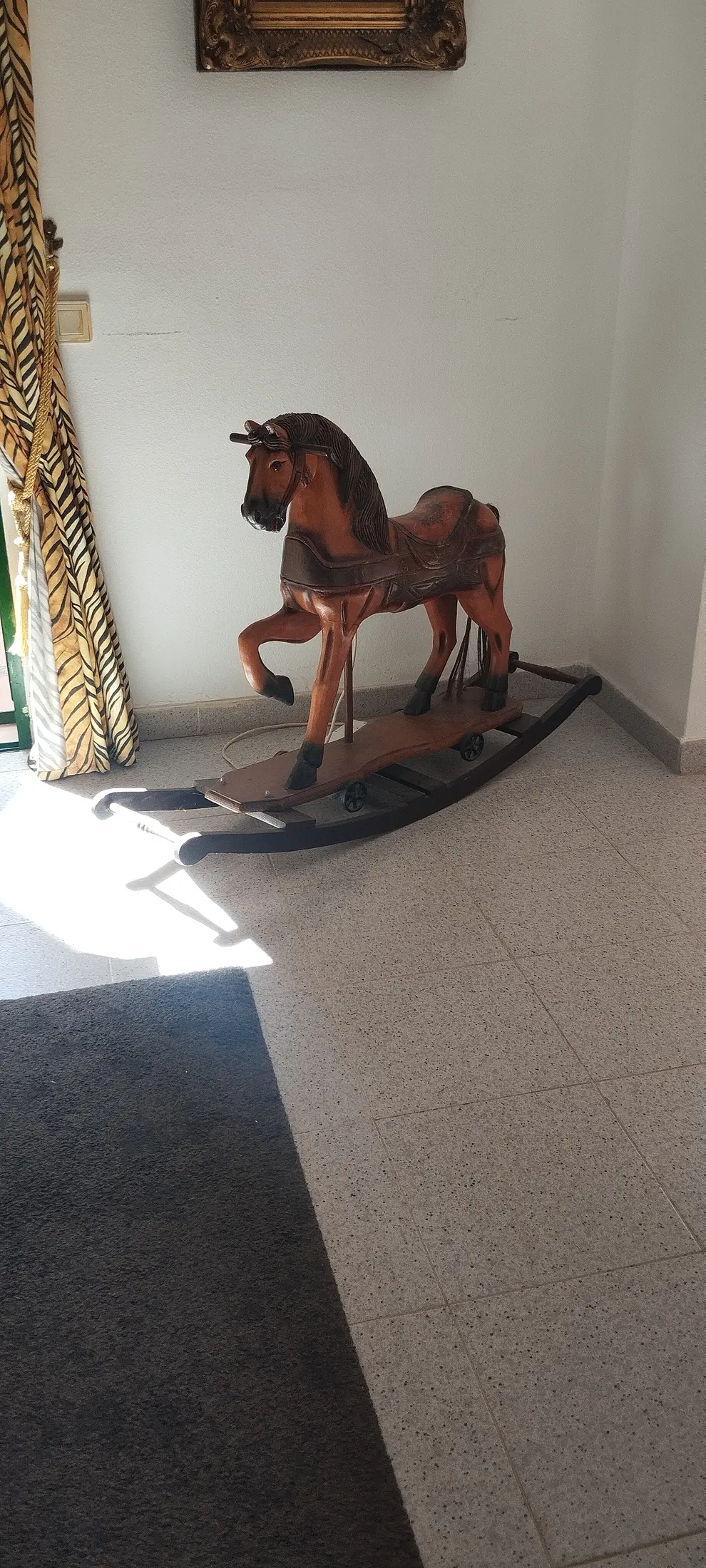 07 Umeblowany dom narożny z ogrodem i tarasem w San Fernando
