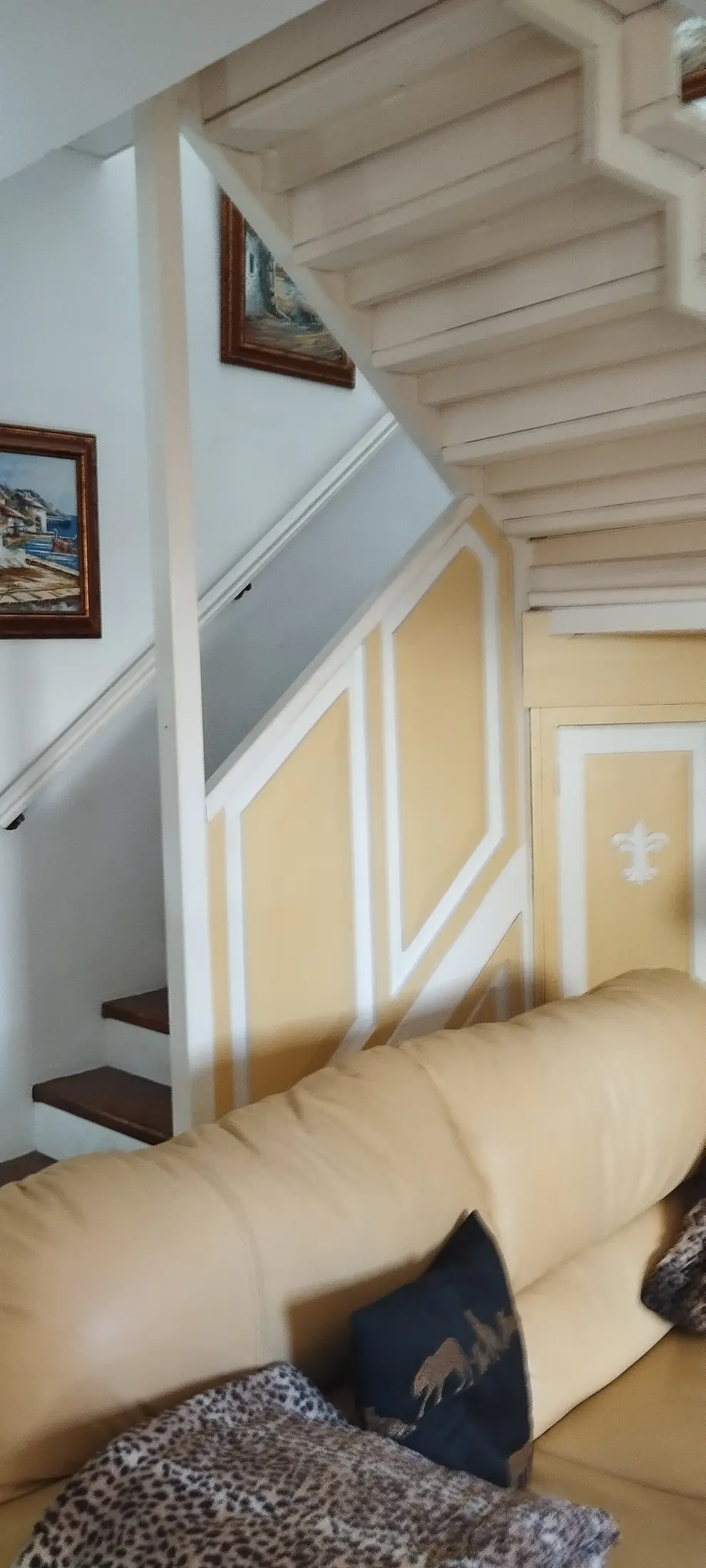 10 Umeblowany dom narożny z ogrodem i tarasem w San Fernando