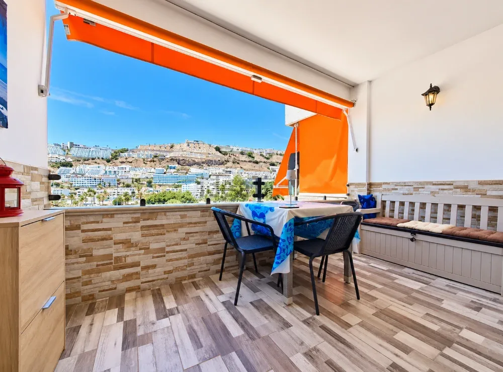 Odnowiony apartament z tarasem i basenem w Puerto Rico