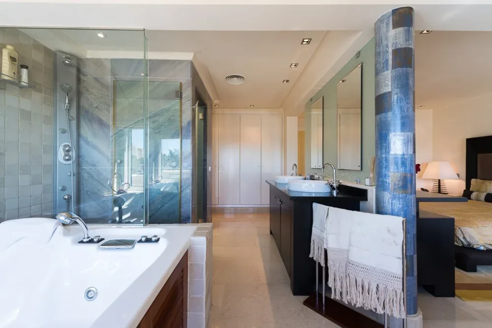 Dom w pierwszej linii brzegowej z niezależnym apartamentem w San Agustín