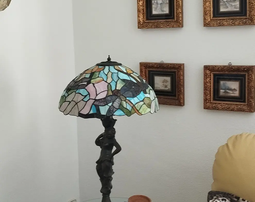 Umeblowany dom narożny z ogrodem i tarasem w San Fernando