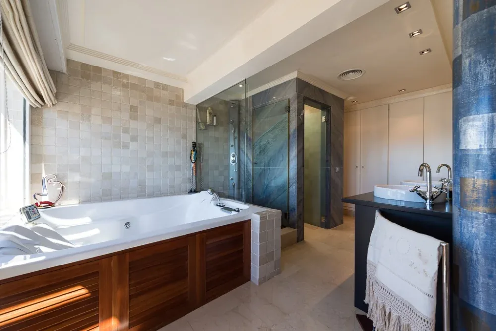 Dom w pierwszej linii brzegowej z niezależnym apartamentem w San Agustín